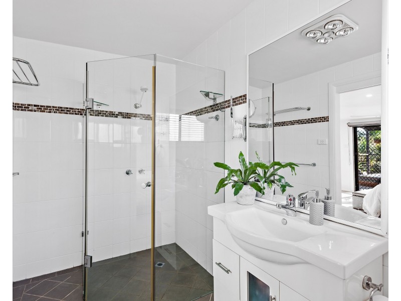 33 Wiley Street, Albion Park NSW 2527