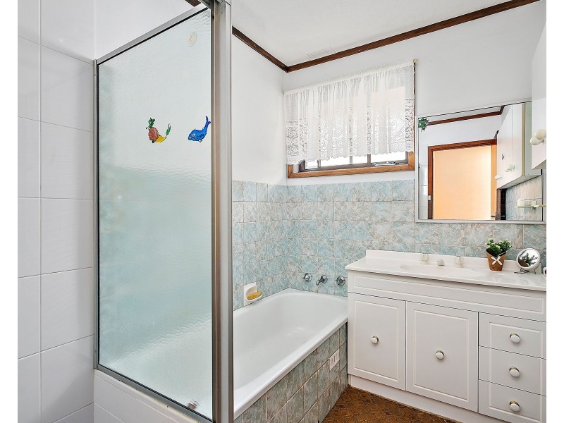 27 Simpson Parade, Albion Park NSW 2527