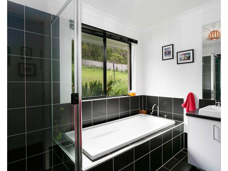 18 Murray Close, Albion Park NSW 2527