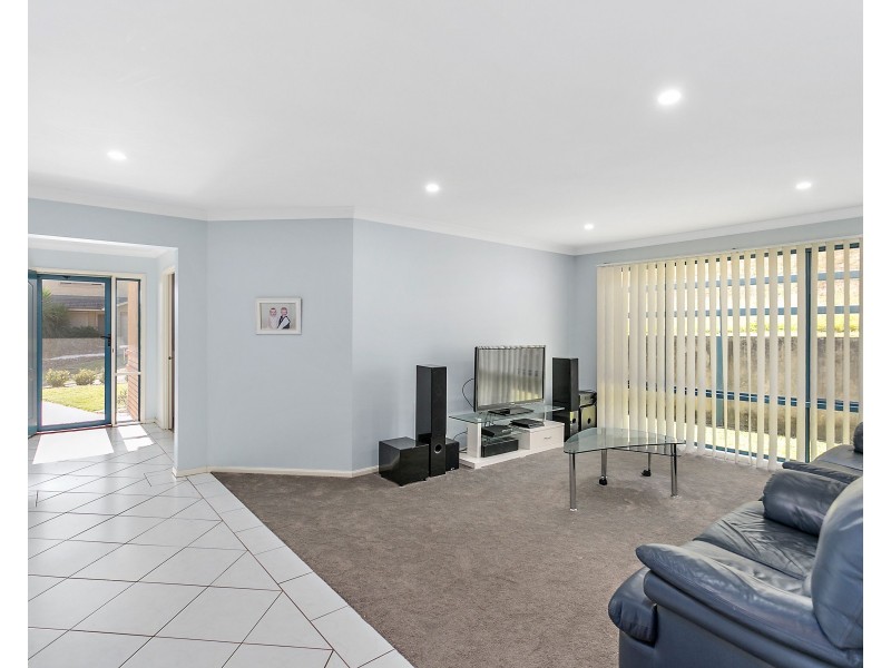 8 Ashton Close, Albion Park NSW 2527