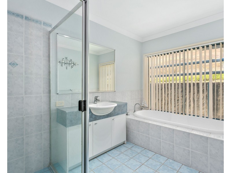 8 Ashton Close, Albion Park NSW 2527