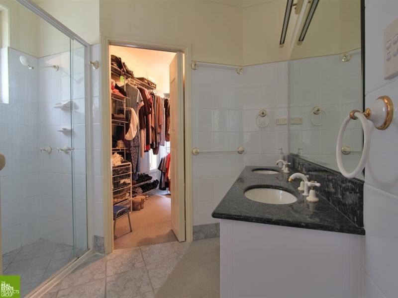 4 Abercrombie Crescent, Albion Park NSW 2527