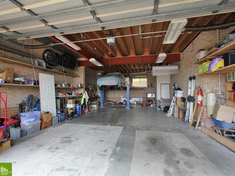 4 Abercrombie Crescent, Albion Park NSW 2527