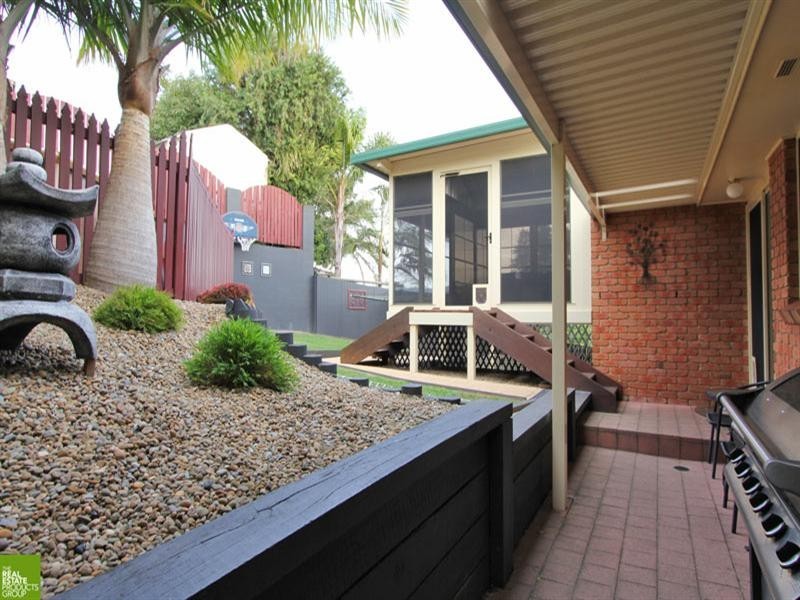 10 Scenic Crescent, Albion Park NSW 2527