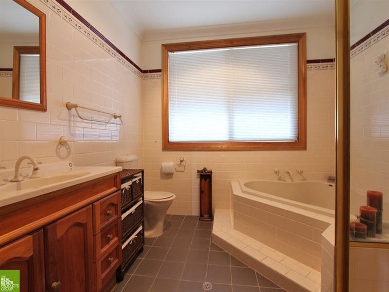 10 Scenic Crescent, Albion Park NSW 2527