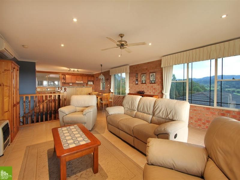 10 Scenic Crescent, Albion Park NSW 2527