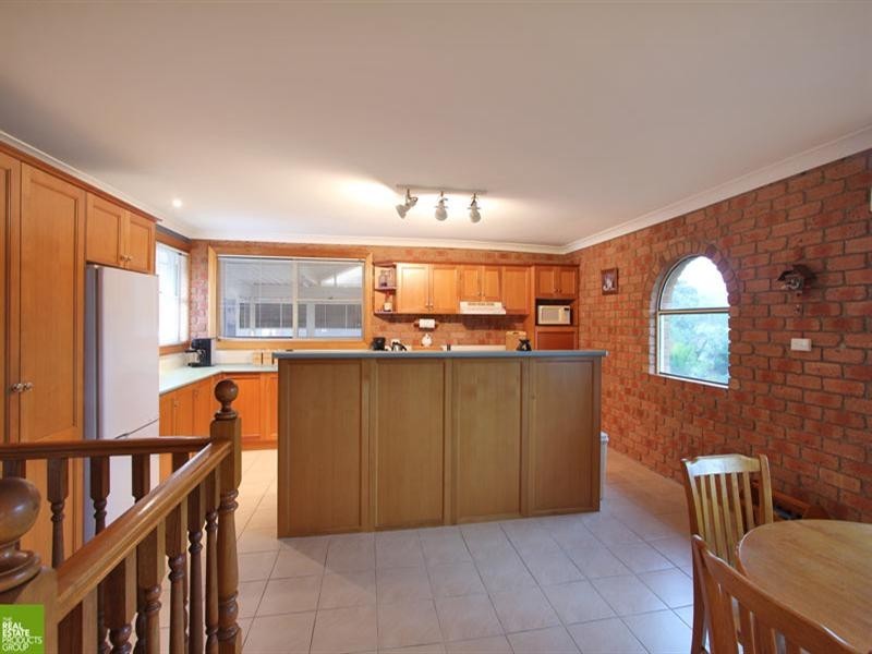 10 Scenic Crescent, Albion Park NSW 2527