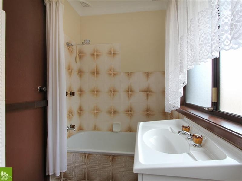 23 Woodlawn Avenue, Mangerton NSW 2500