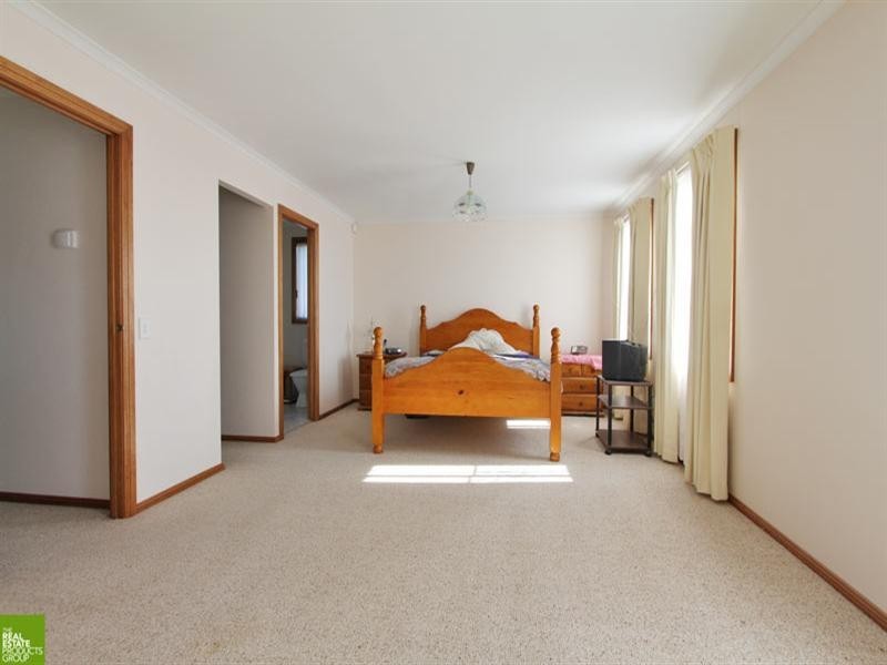 22 Roper Road, Albion Park NSW 2527