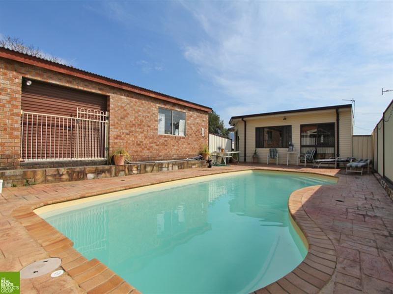 18 Jeffcoat Street, Albion Park NSW 2527