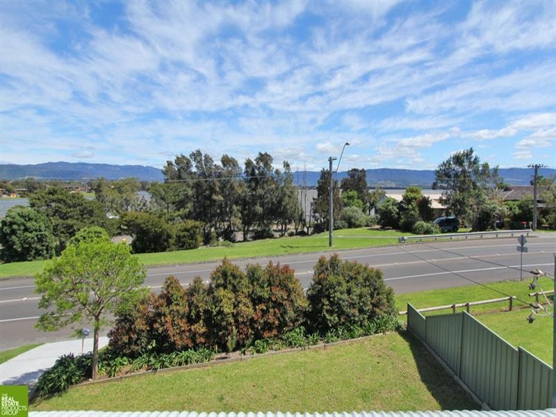90 The Esplanade, Oak Flats NSW 2529