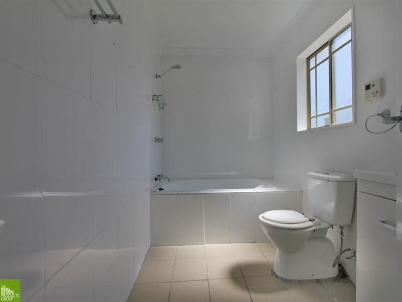 90 The Esplanade, Oak Flats NSW 2529