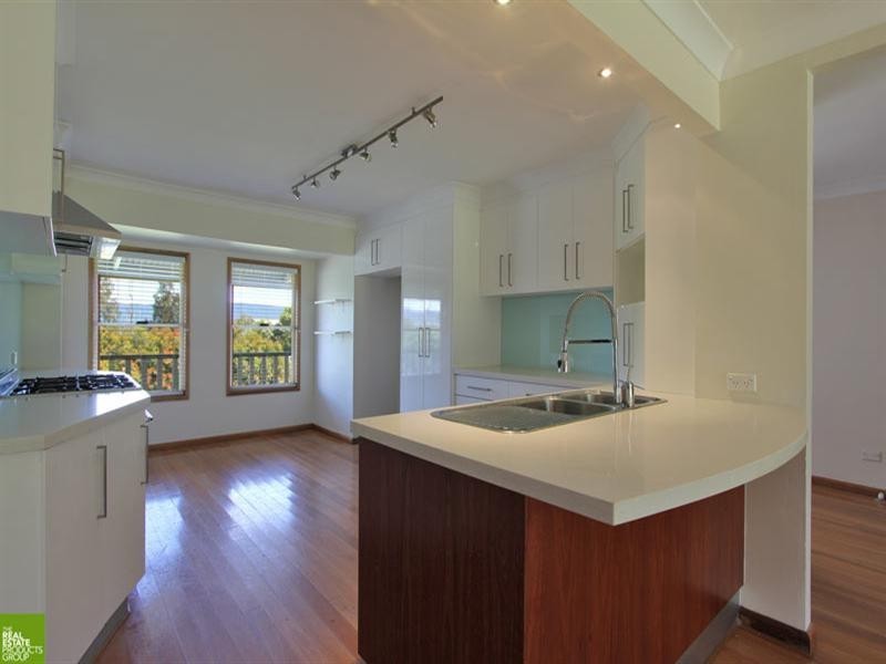90 The Esplanade, Oak Flats NSW 2529