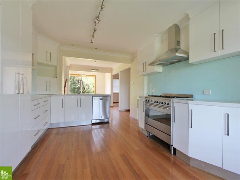 90 The Esplanade, Oak Flats NSW 2529