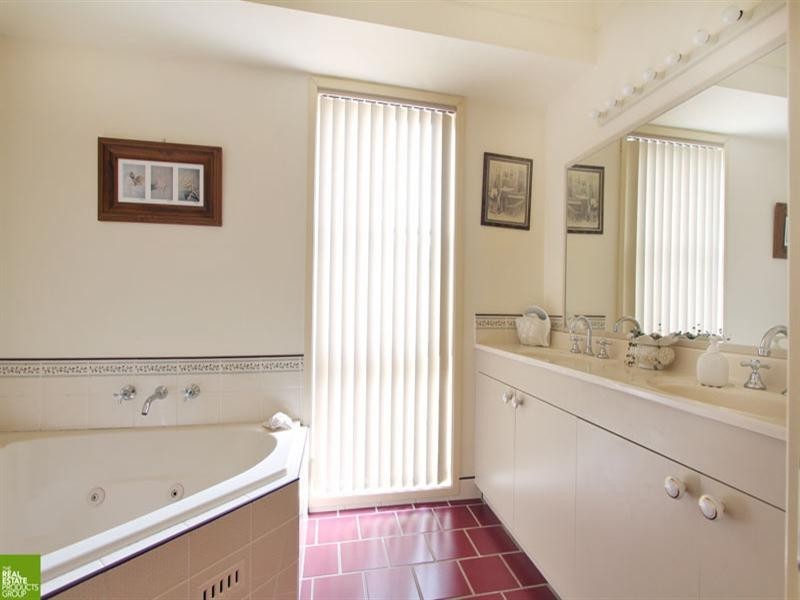 12 Shearwater Boulevard, Albion Park Rail NSW 2527