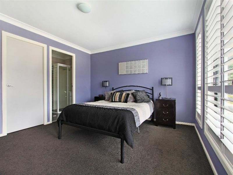 207 Ashburton Drive, Albion Park NSW 2527