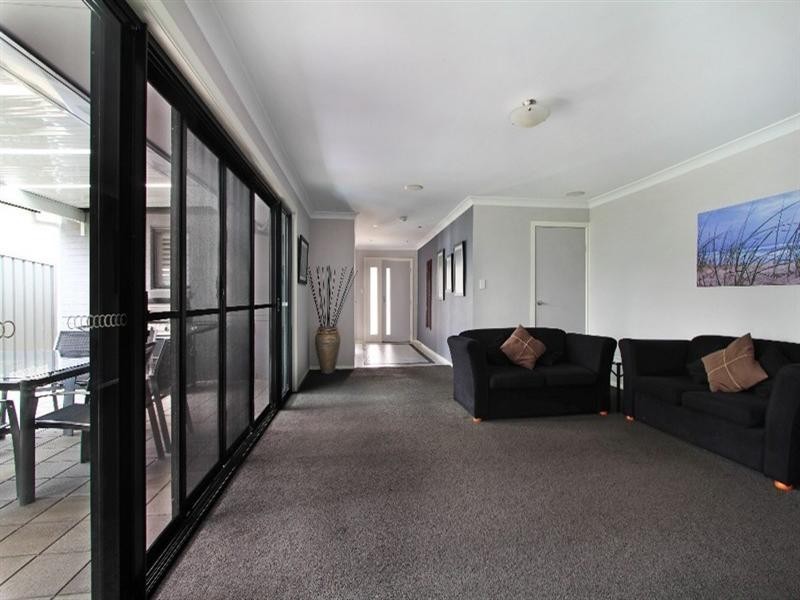 207 Ashburton Drive, Albion Park NSW 2527