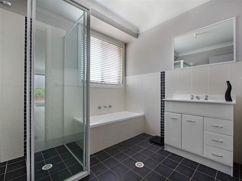 207 Ashburton Drive, Albion Park NSW 2527
