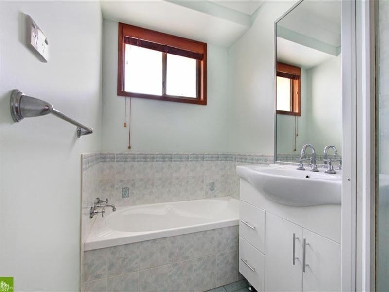 1 Snow Wood Place, Albion Park Rail NSW 2527