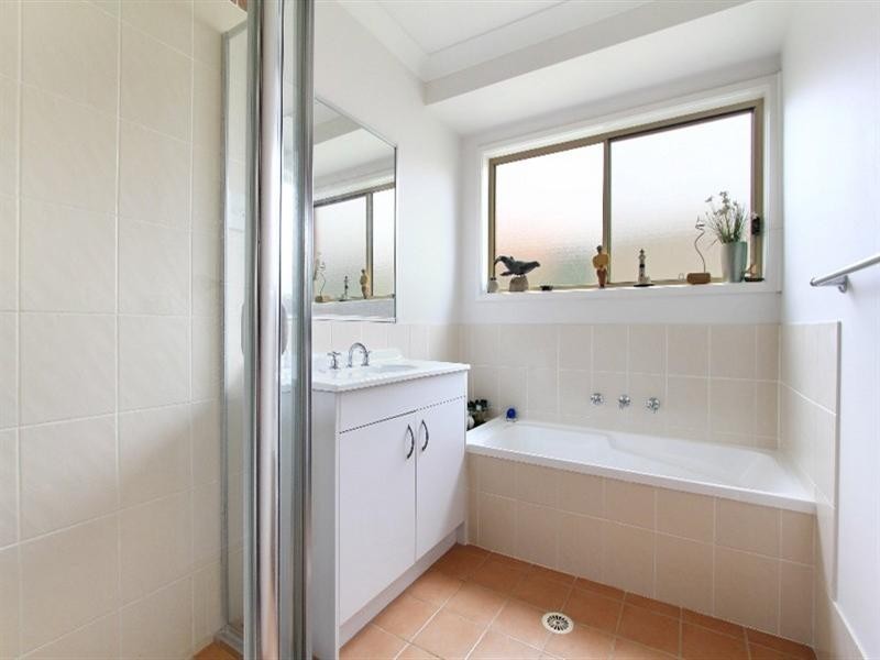 17 Chinchilla Way, Albion Park NSW 2527