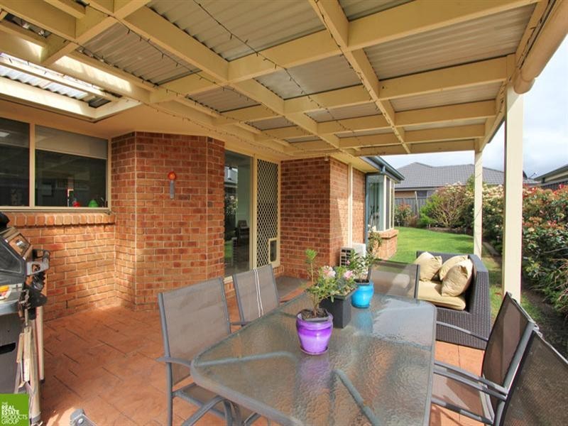 8 Athanlin Avenue, Haywards Bay NSW 2530