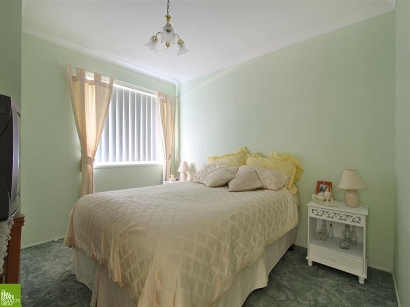 8 Athanlin Avenue, Haywards Bay NSW 2530