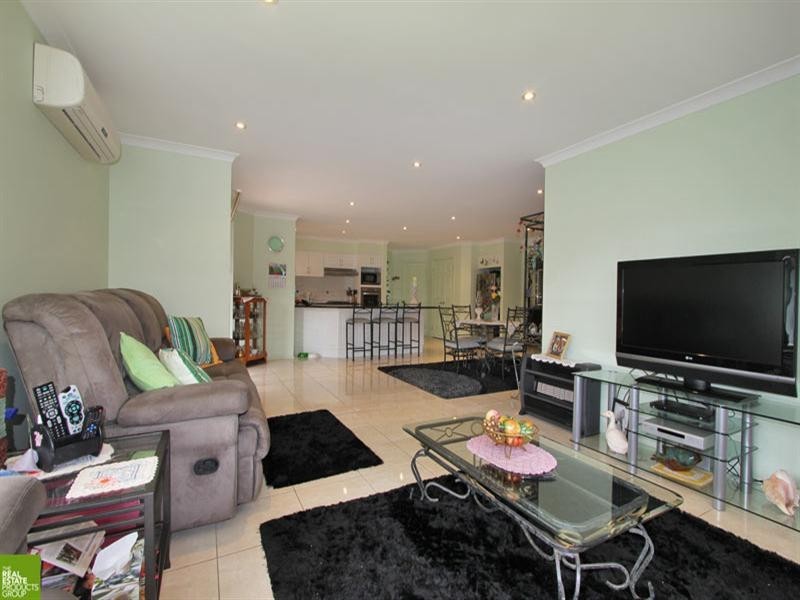 8 Athanlin Avenue, Haywards Bay NSW 2530