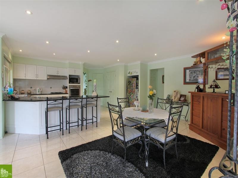 8 Athanlin Avenue, Haywards Bay NSW 2530