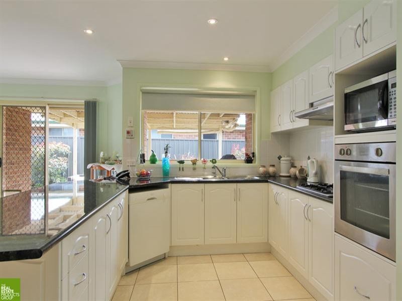 8 Athanlin Avenue, Haywards Bay NSW 2530