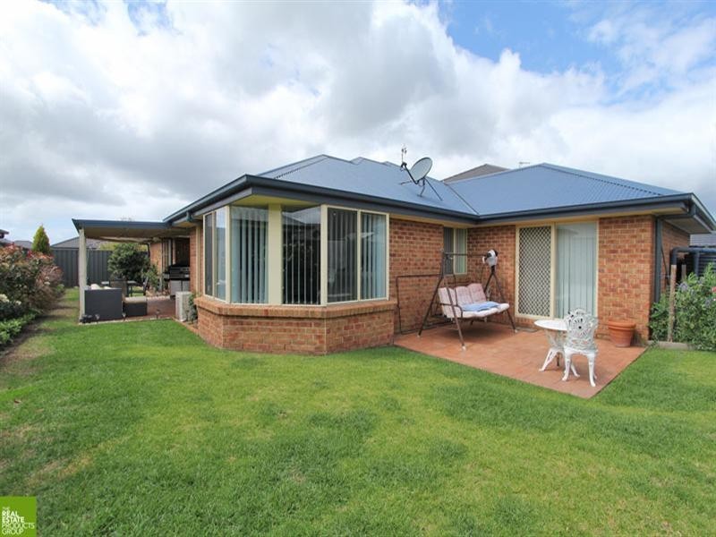 8 Athanlin Avenue, Haywards Bay NSW 2530