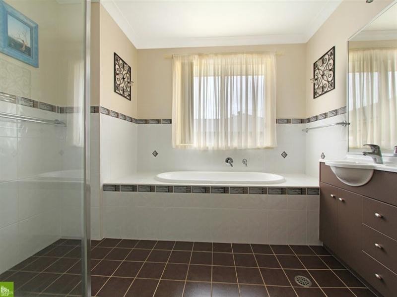 15 Macalister Terrace, Albion Park NSW 2527