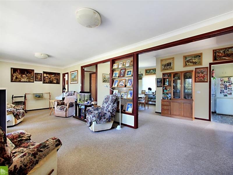 8 Kimbeth Crescent, Albion Park Rail NSW 2527