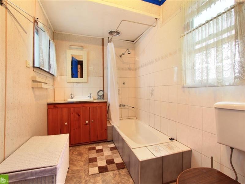 32 Steel Street, Cringila NSW 2502