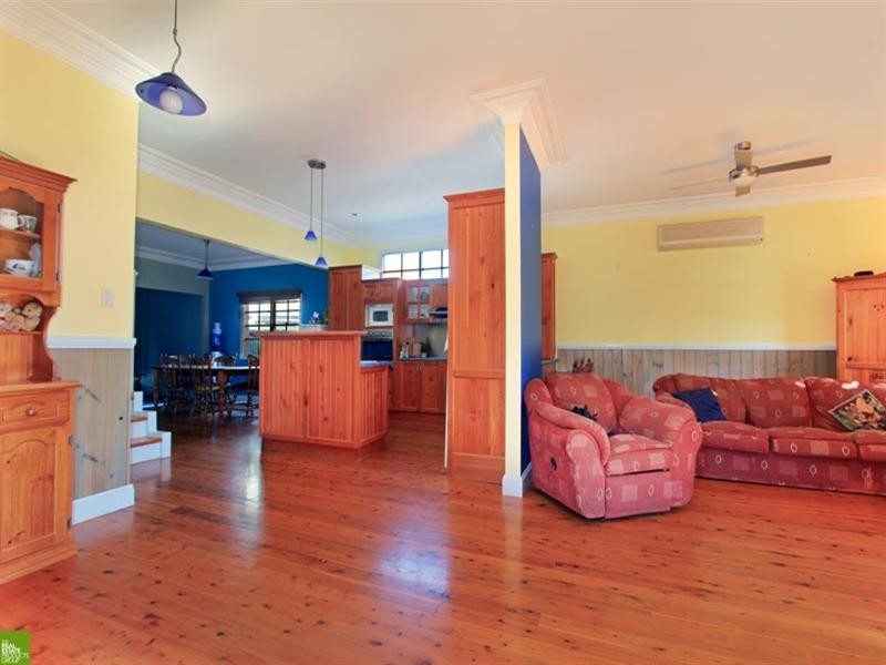 126 Pur Pur Avenue, Lake Illawarra NSW 2528