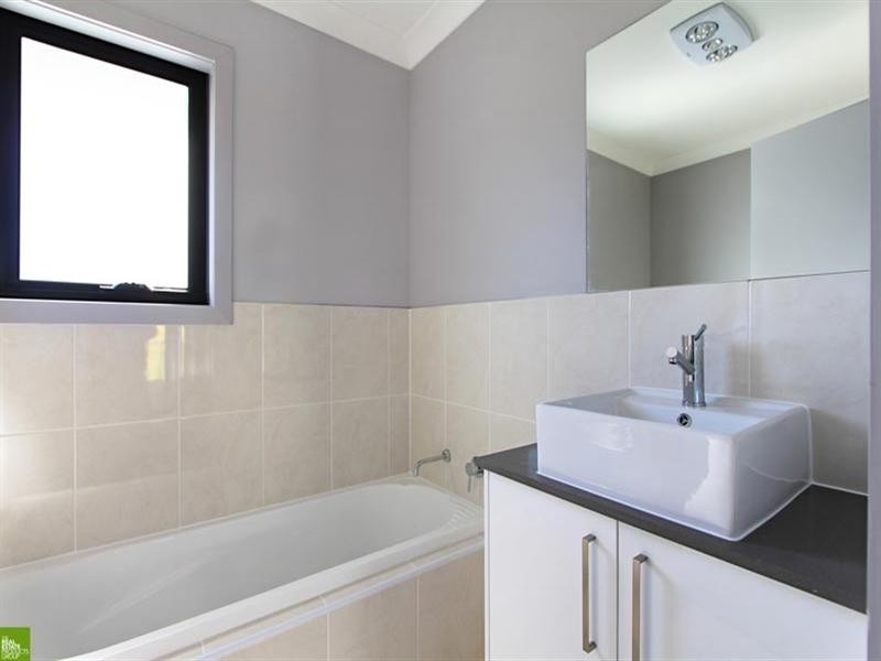 9 Wingello Street, Tullimbar NSW 2527