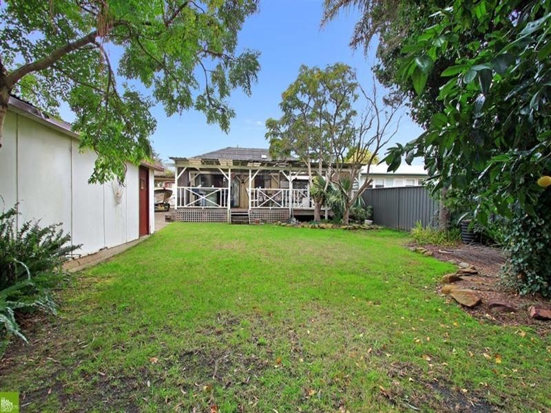 22 Roberts Avenue, Barrack Heights NSW 2528