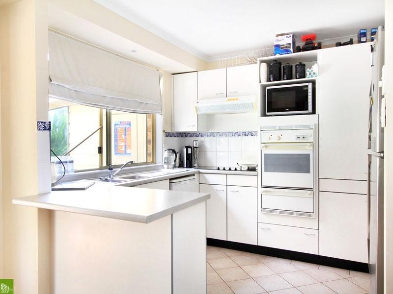 102 Hillside Drive, Albion Park NSW 2527