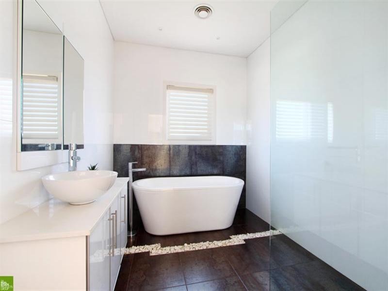 2 Riverside Crescent, Haywards Bay NSW 2530