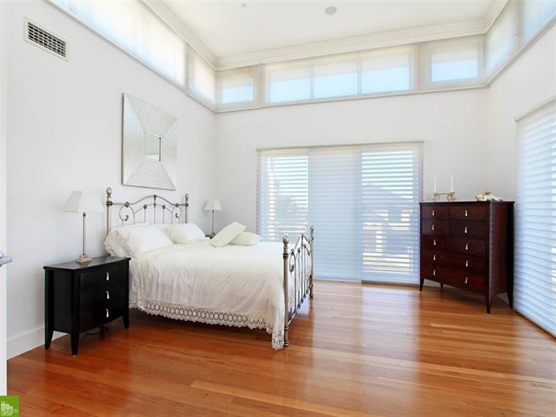 2 Riverside Crescent, Haywards Bay NSW 2530