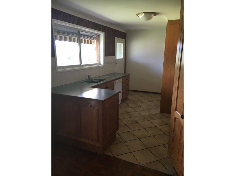 15 Robyn Road, Albion Park Rail NSW 2527