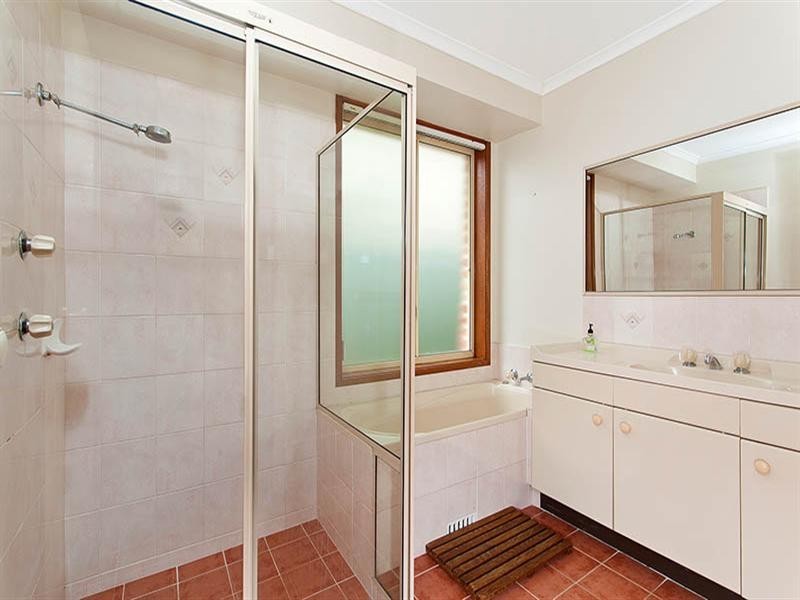 4 Normanby Place, Albion Park NSW 2527