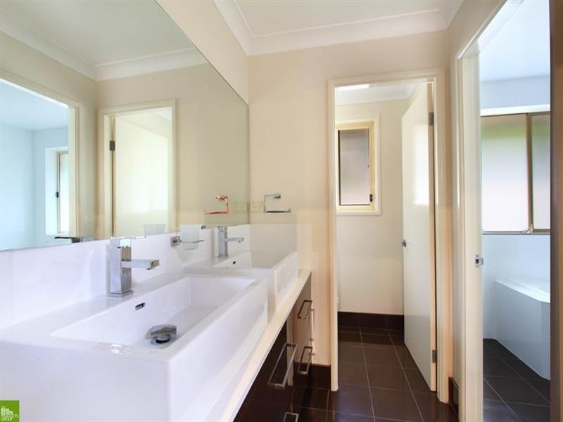 11 Abercrombie Crescent, Albion Park NSW 2527