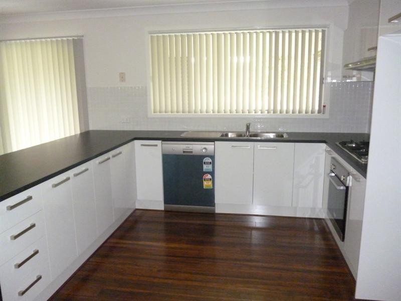 15 Tomlin Street, Albion Park NSW 2527