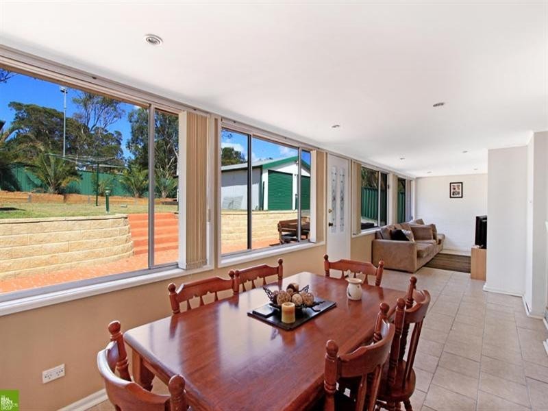 18 Macquarie Street, Albion Park NSW 2527