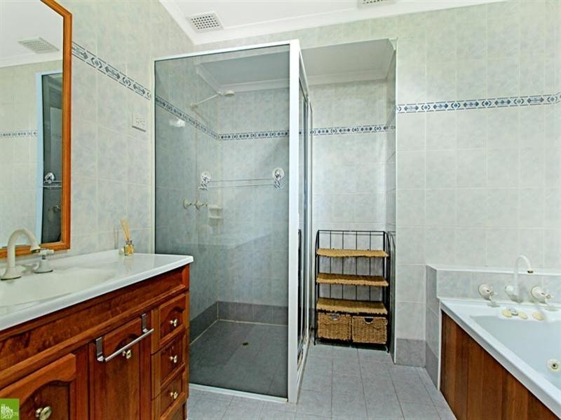 18 Macquarie Street, Albion Park NSW 2527