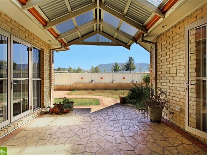 10 McInerney Avenue, Albion Park NSW 2527