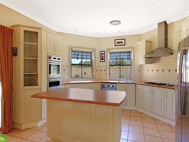 10 McInerney Avenue, Albion Park NSW 2527