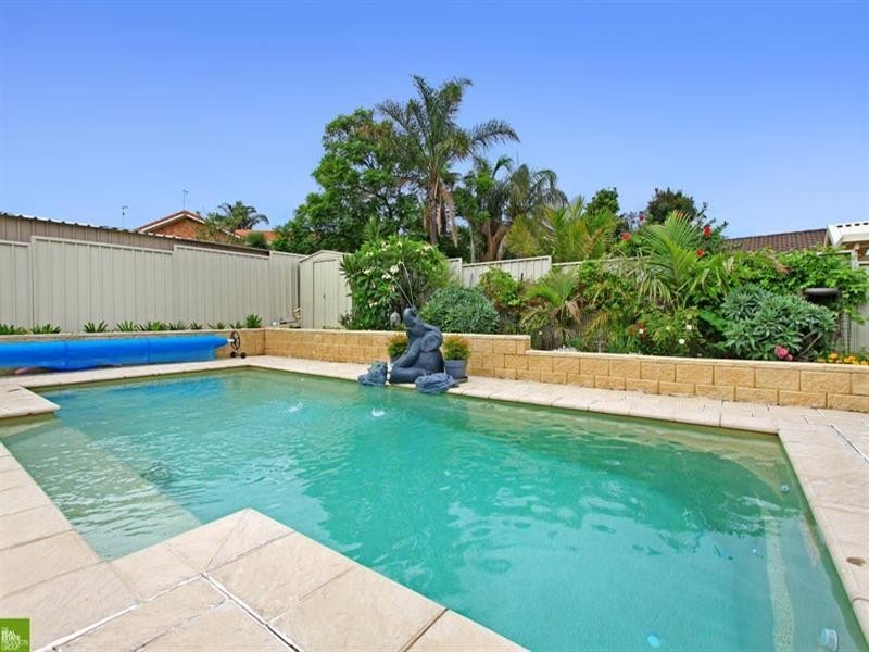 4 Hillside Drive, Albion Park NSW 2527