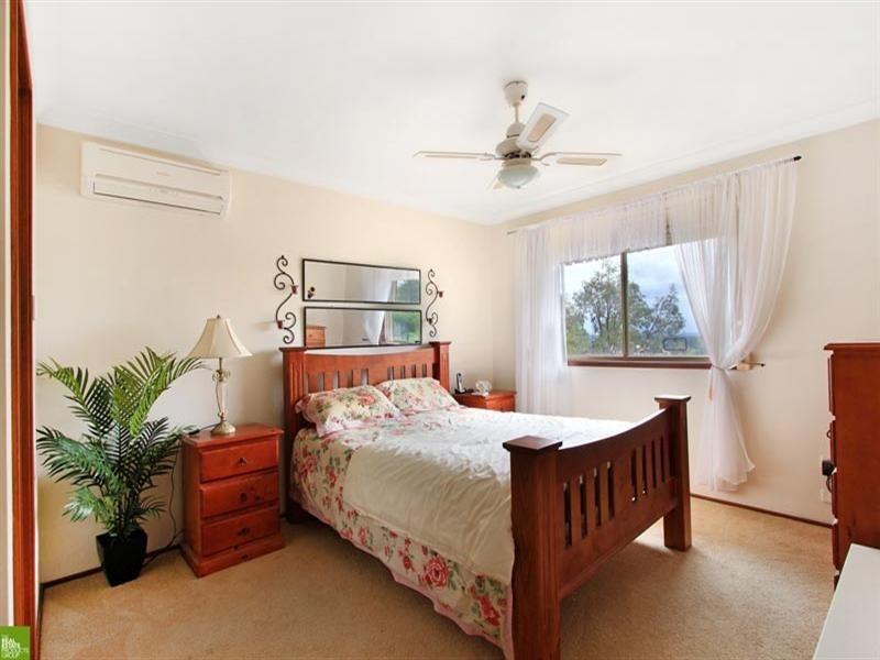 4 Hillside Drive, Albion Park NSW 2527
