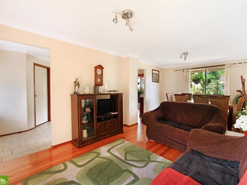 4 Hillside Drive, Albion Park NSW 2527